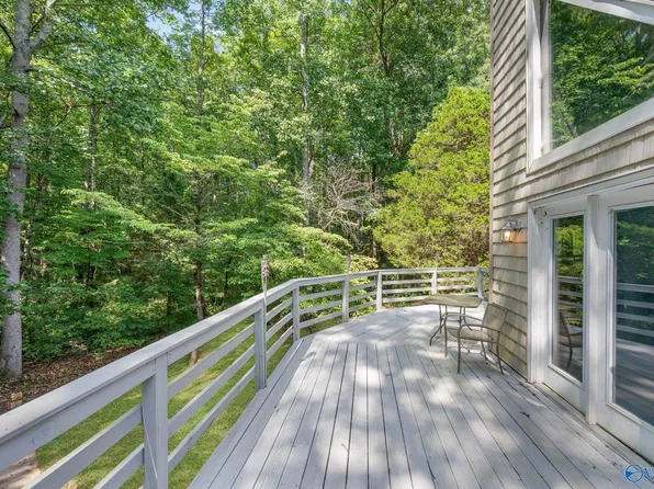 1136 Shoal Creek Rd, Decatur, AL 35603
