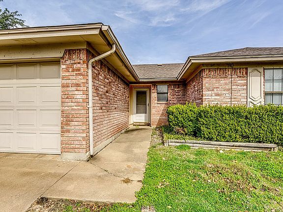 3rd image of 6316 Hunters Glen Dr