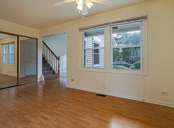 3rd image of 1055 Stonehedge Dr