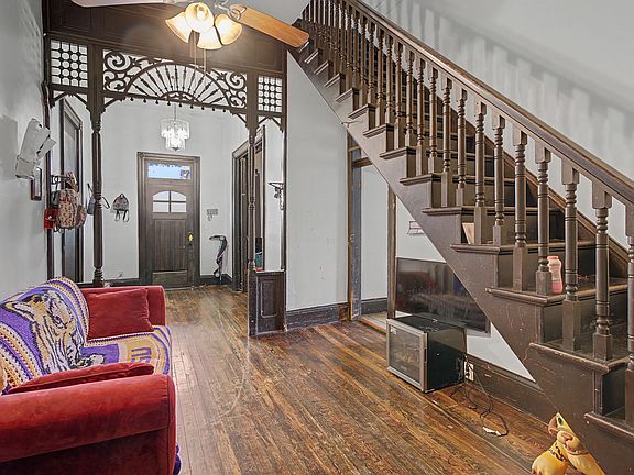 5th image of 600 5th Ave E