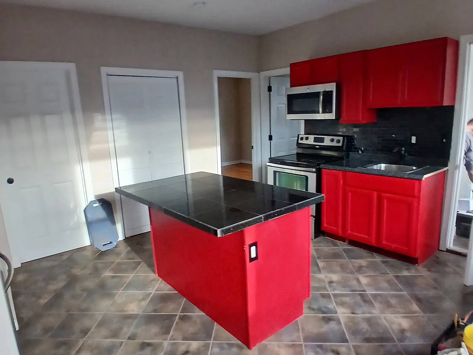 3 bed, 1300 sqft, $2,400 — Photo 1