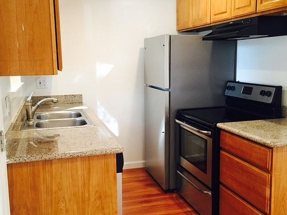 3rd image of 19514 Greenwood Dr APT 2