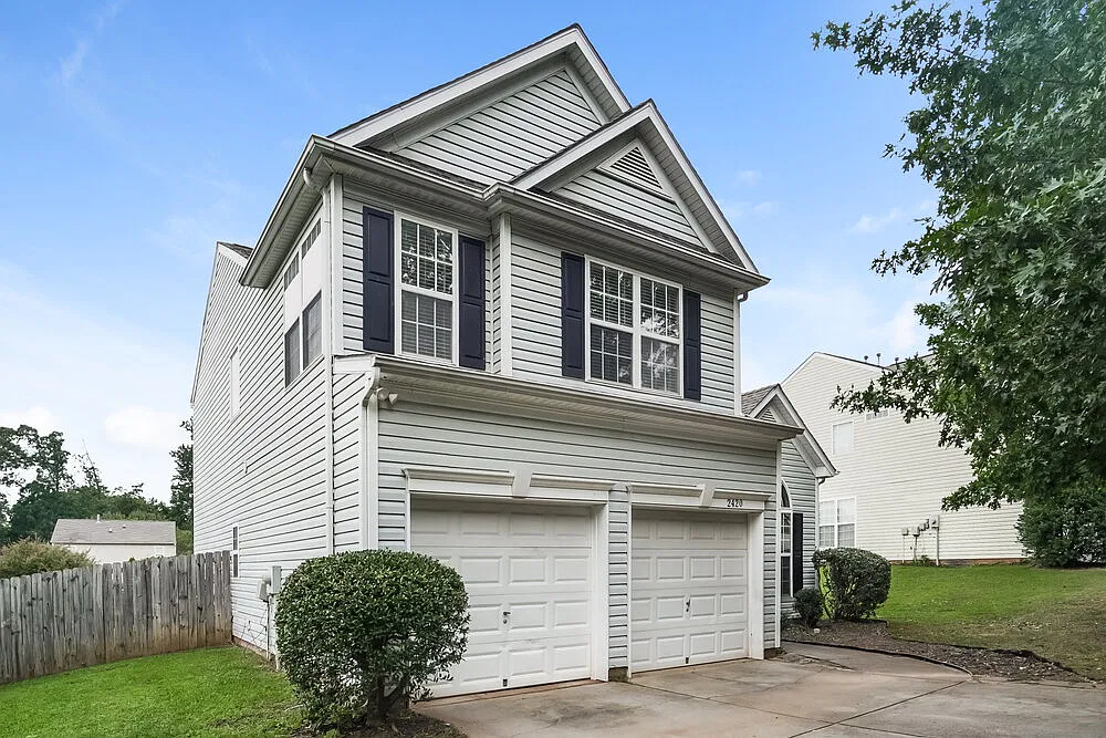 4 bed, 2.5 bath, 2285 sqft, $2,850 — Photo 4
