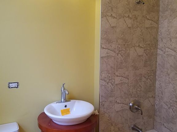 2nd bdrm privath bath rm