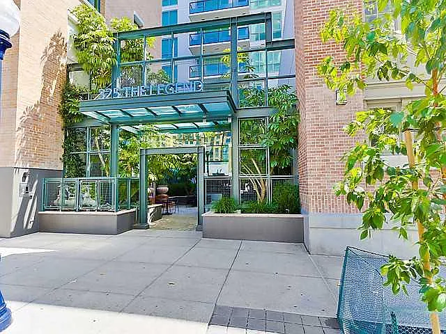 325 7th Ave — Photo 3