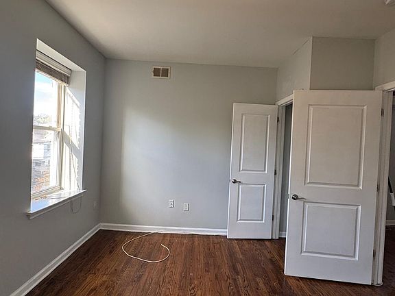 4th image of 211 Summer Ave #9