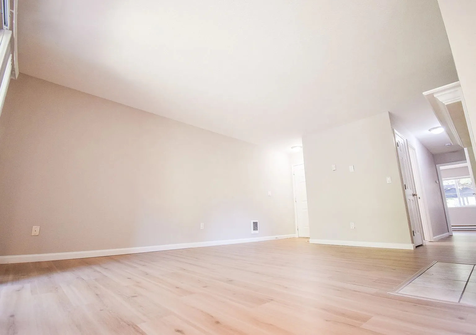 Beautiful condo in Murrayhill Woods — Photo 3