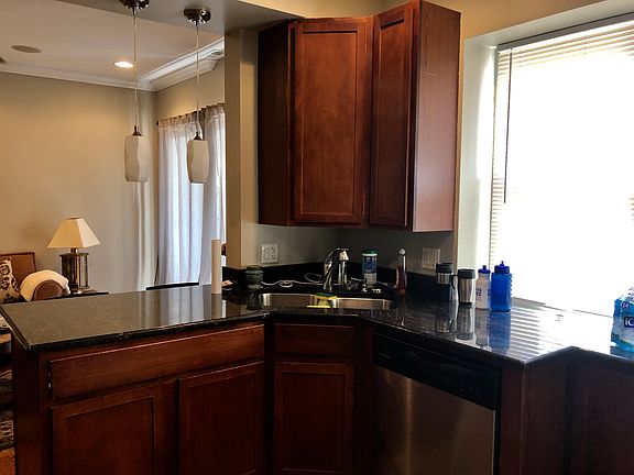 3rd image of 2707 W Glenlake Ave #1