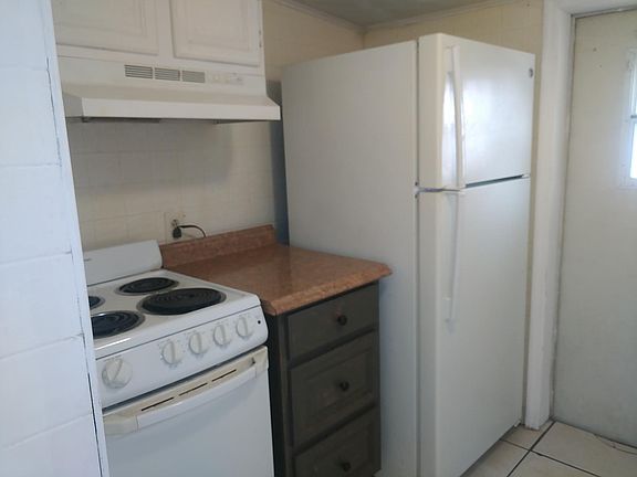 3rd image of 3-1813 Cadillac Cir #3