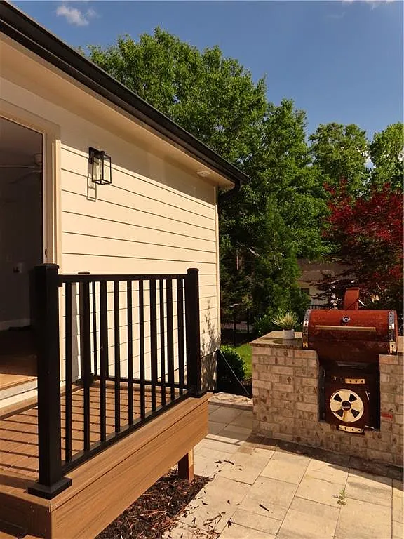 3 bed, 2.0 bath, 1961 sqft, $3,100 — Photo 1