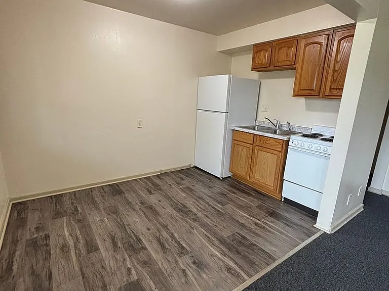 7558 W Nash St — Photo 1