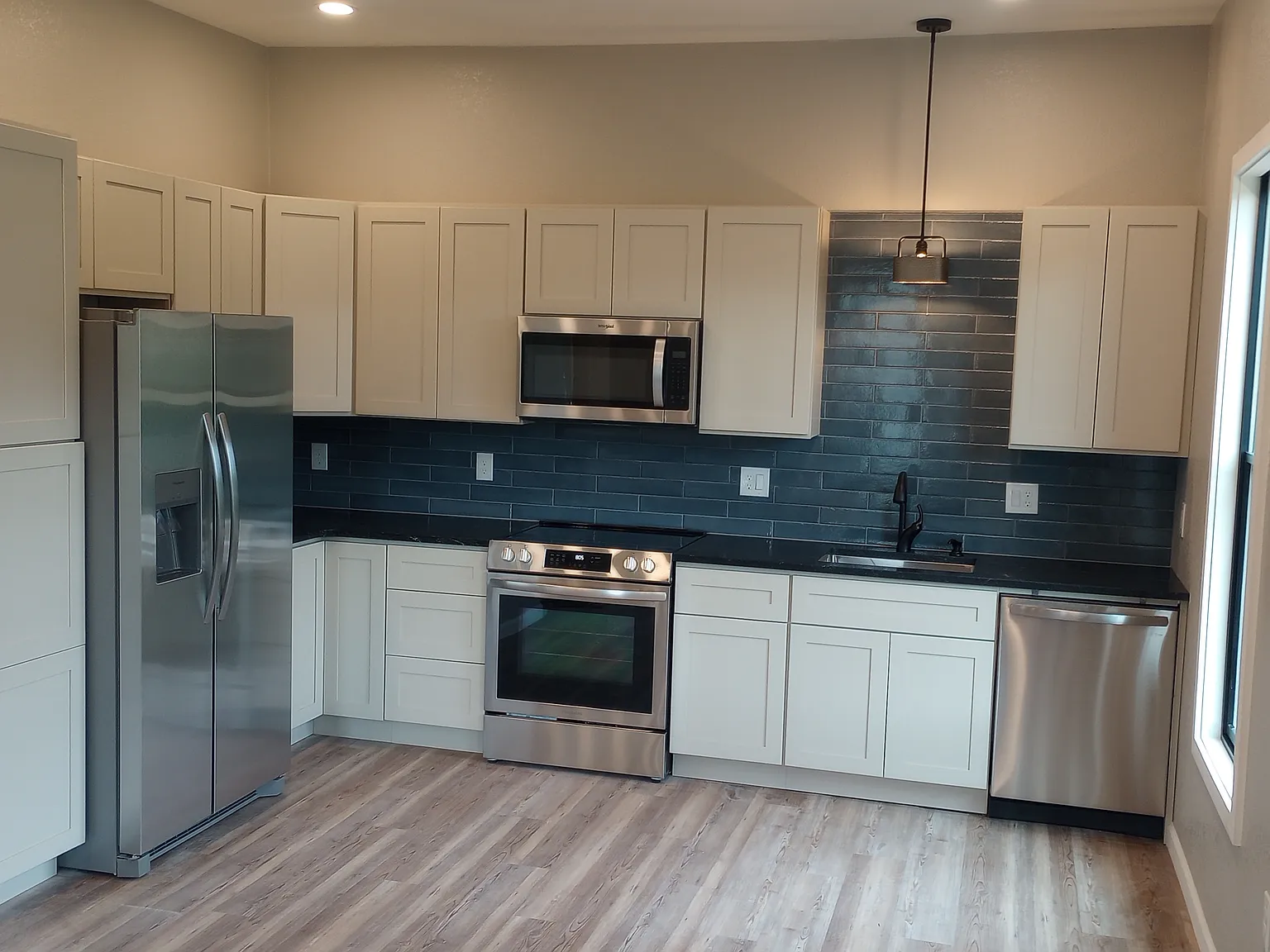 2 bed, 760 sqft, $2,250 — Photo 2