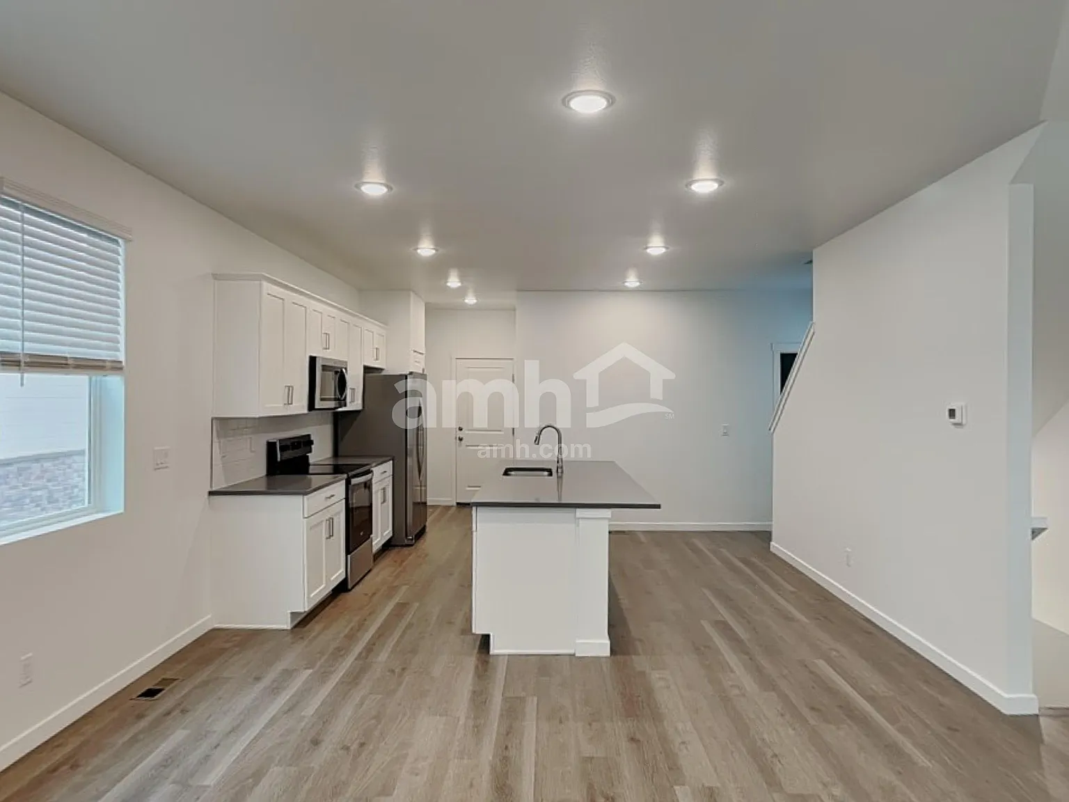 5 bed, 3.5 bath, 2837 sqft, $3,480 — Photo 3