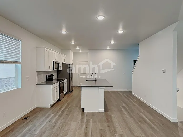320 N Addison Way — Photo 3
