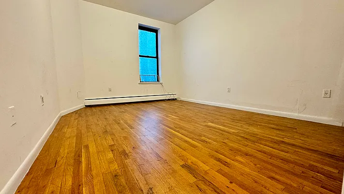 Rented by HOLTON REAL ESTATE INC. | media 6