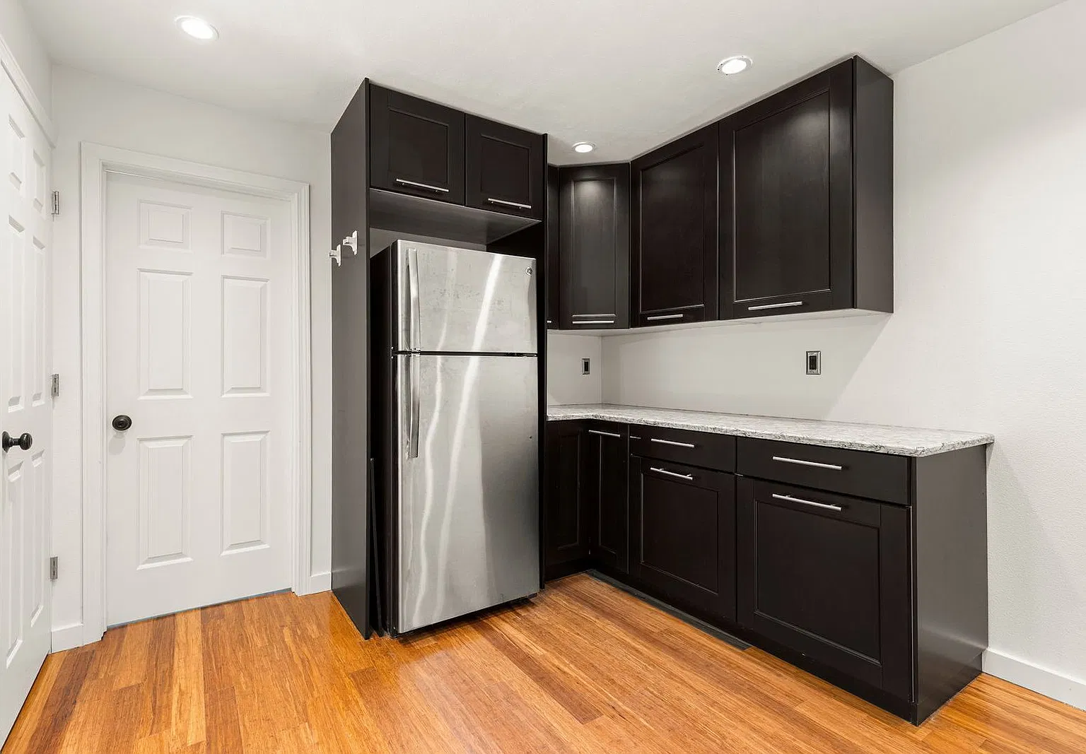 2 bed, 2.0 bath, 897 sqft, $2,150 — Photo 4