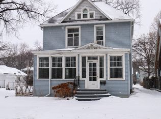 1122 Reeves Dr, Grand Forks, ND 58201