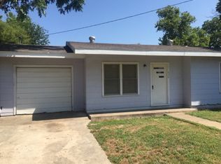 620 E Nopal St, Uvalde, TX 78801