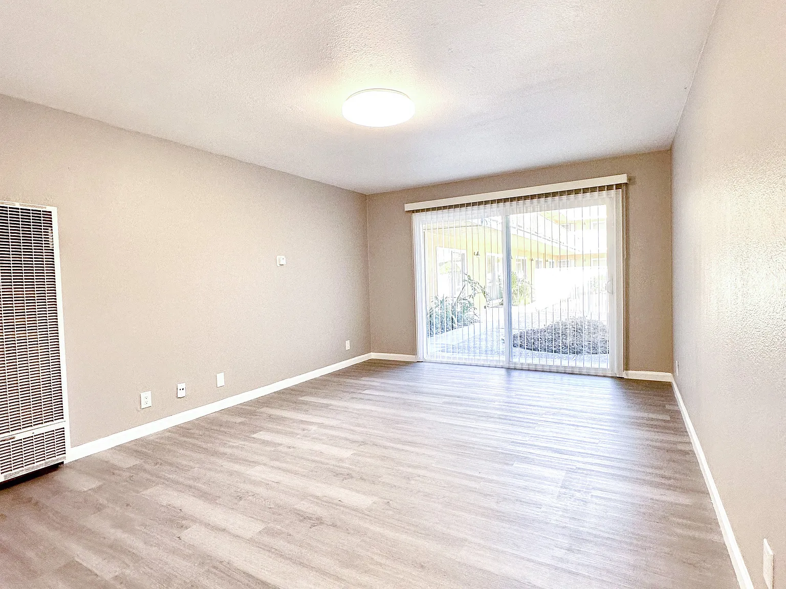 Sandalwood Apartments — Photo 2