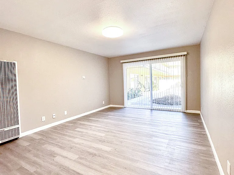 Sandalwood Apartments — Photo 2