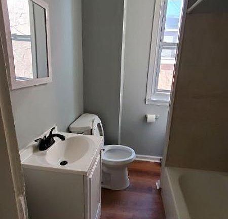 5th image of 224 W Ontario St Floor 2