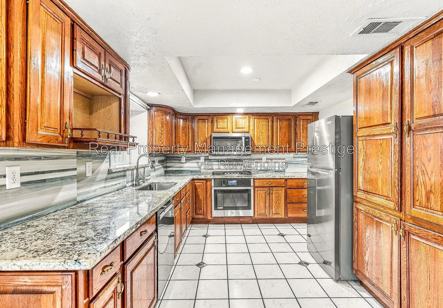 5 bed, 2.5 bath, 2569 sqft, $2,450 — Photo 4