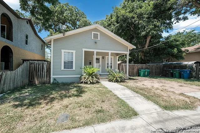 3 bed, 2.0 bath, 1197 sqft, $1,950 — Photo 2