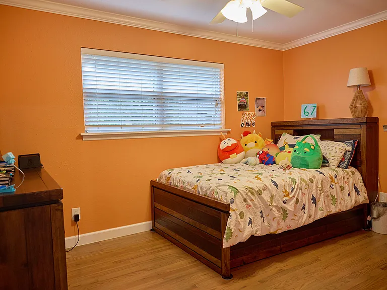 10211 Hazelhurst Dr — Photo 16