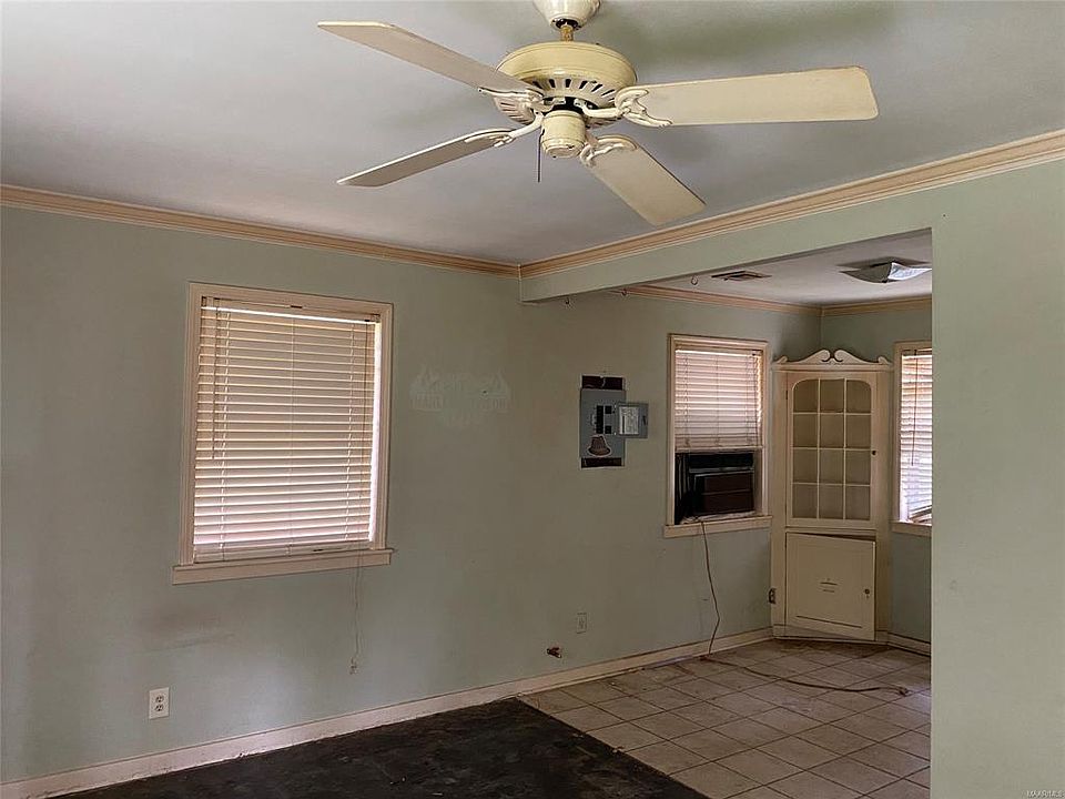 2nd image of 2027 Locust St