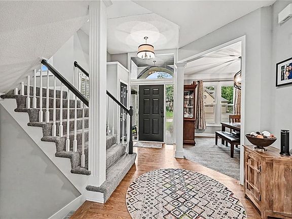 3rd image of 8008 Park Ridge Dr