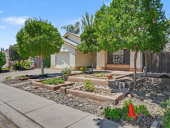 3rd image of 2701 Twin Oak Ln