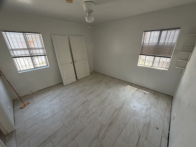 2410 N Eastern Ave #1/2 — Photo 1