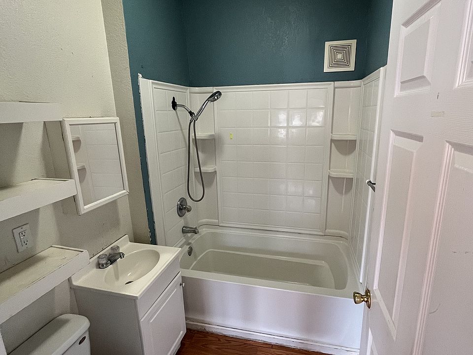 2nd image of 3003 1st St