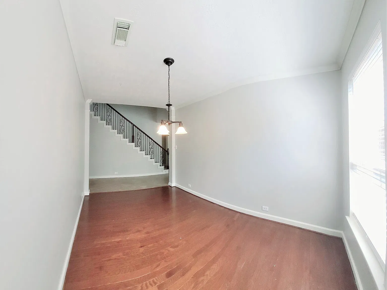 4 bed, 2.5 bath, 2474 sqft, $2,500 — Photo 4