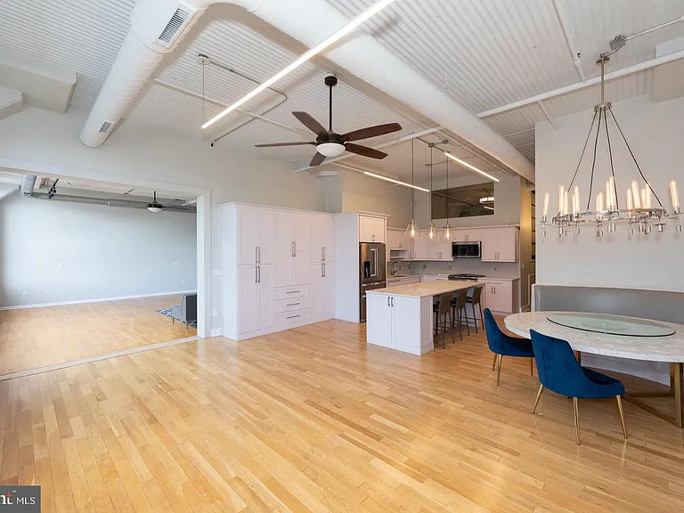 2200 Arch St #28-506-507 — Photo 17
