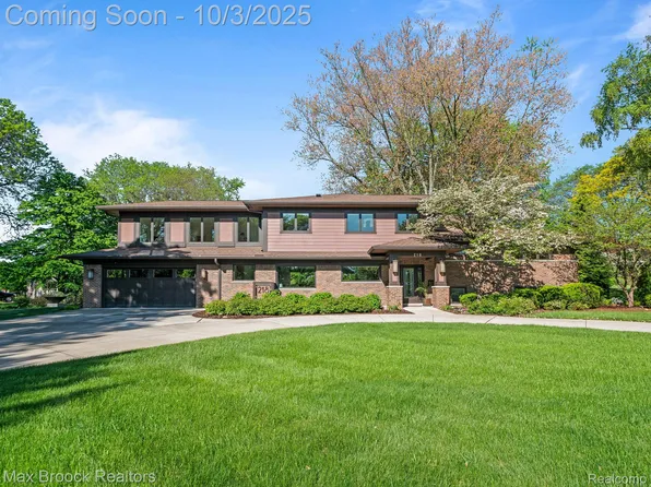 218 Hillboro Dr, Bloomfield Hills, MI 48301