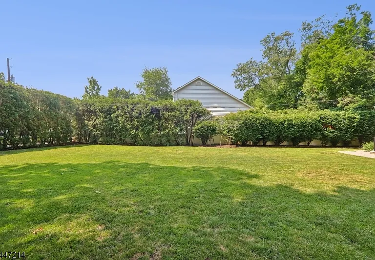 25 Alma Ave — Photo 1