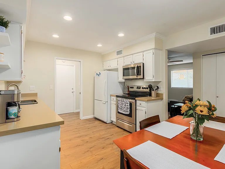 1949 E Inverness Cir — Photo 9
