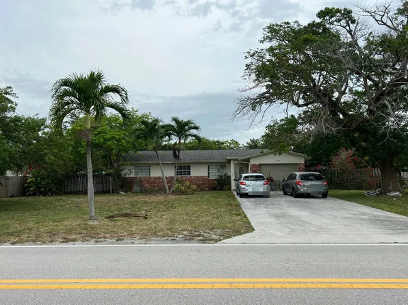 285 NW 35th St, Boca Raton, FL 33431