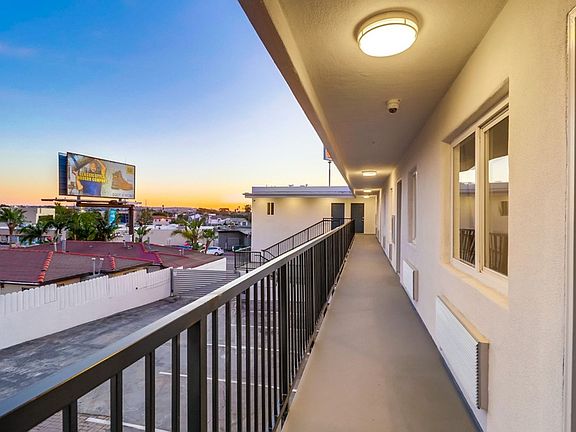 4th image of 1315 Morena Blvd #6