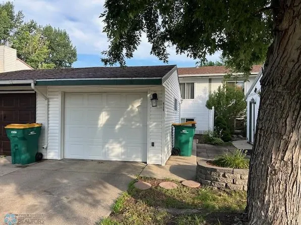 430 22nd St E, West Fargo, ND 58078