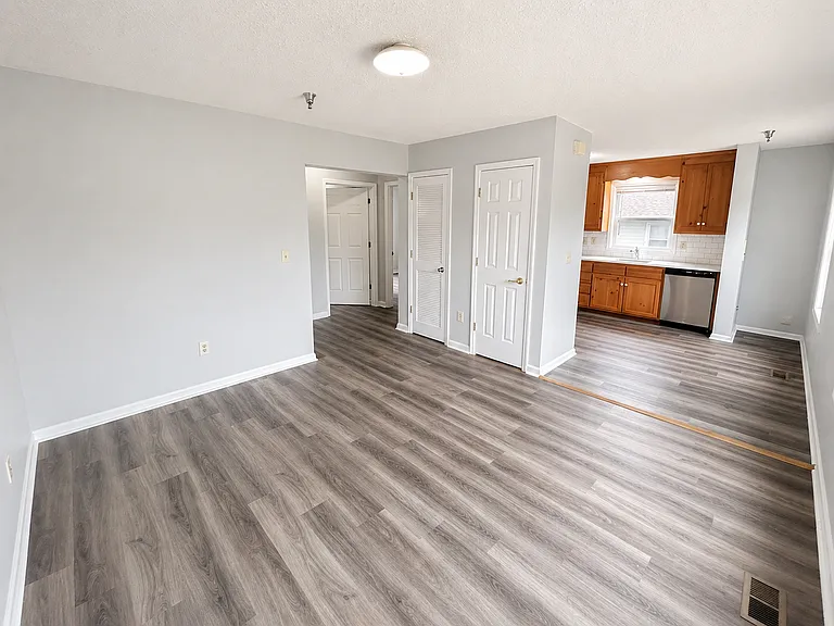 1324 N Main St — Photo 1