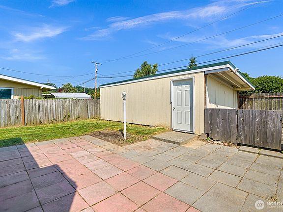 4th image of 2267 Hawthorne Street