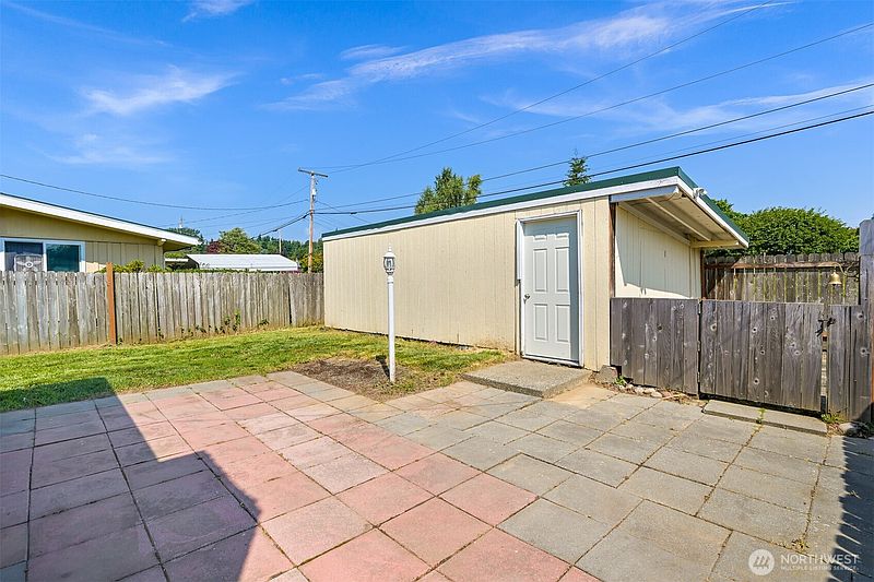 4th image of 2267 Hawthorne Street