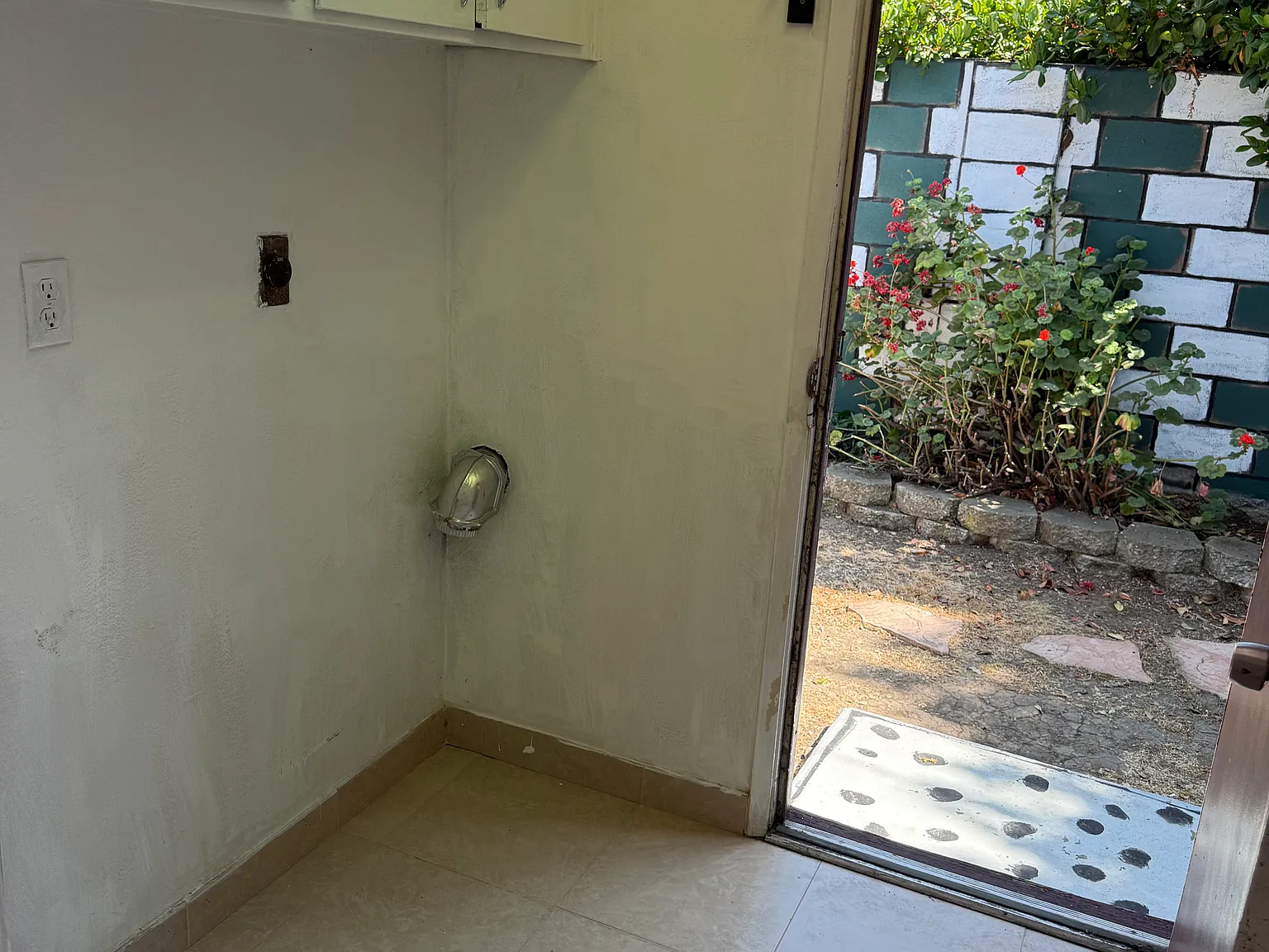 552 Harvard Ave — Photo 2