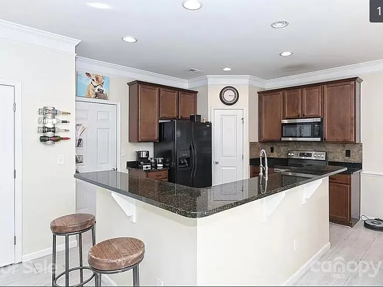2728 Old House Cir — Photo 5