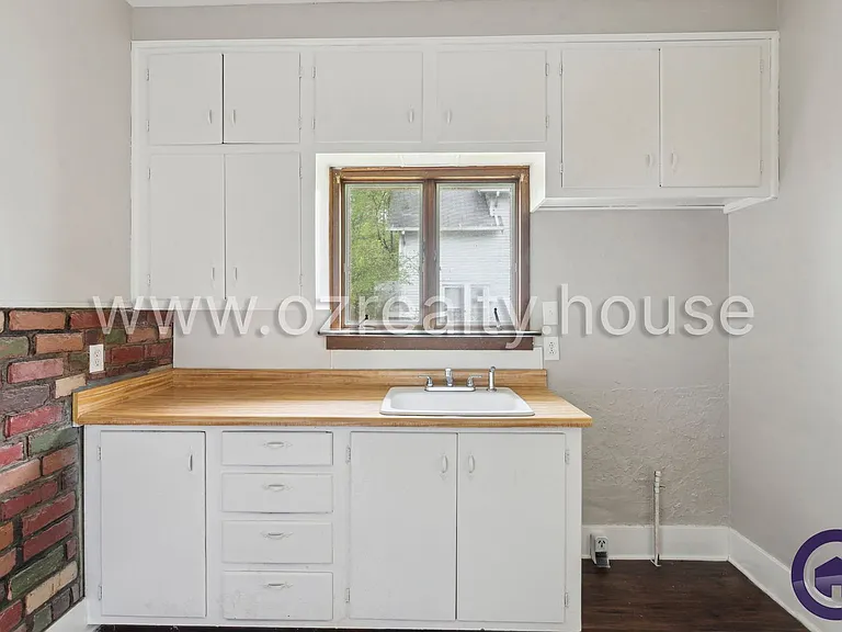 2027 Berkshire Pl — Photo 8