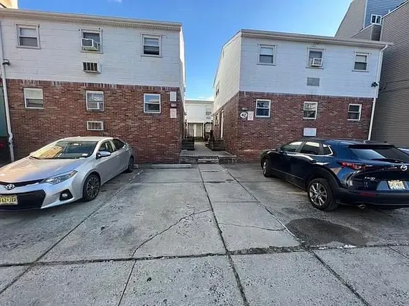 42 Lienau Place image 1 of 15