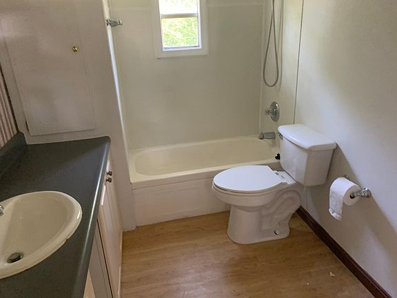3rd image of 470 W Adams St #470