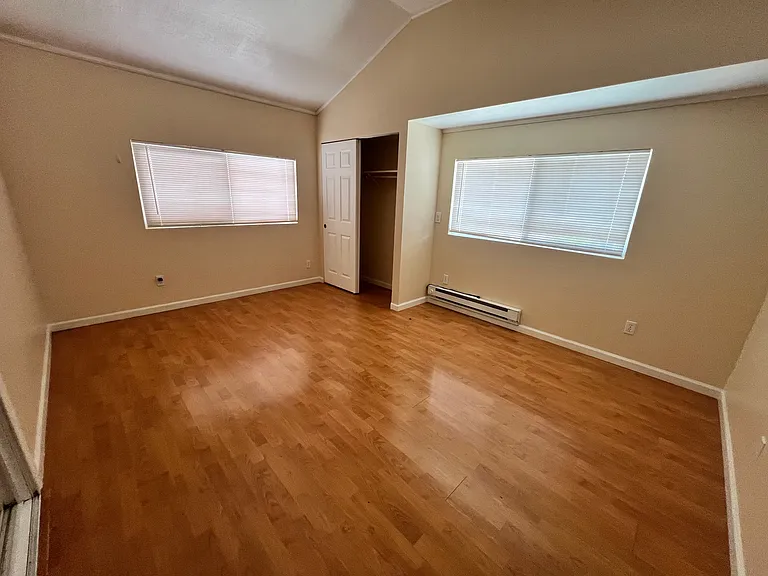 22970 Sutro St — Photo 14
